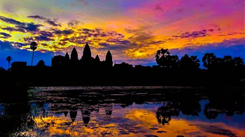 Siem Reap: 2-Days Angkor Wat with Sunrise Small-Group Tour - Day 2: Angkor Wat before dawn