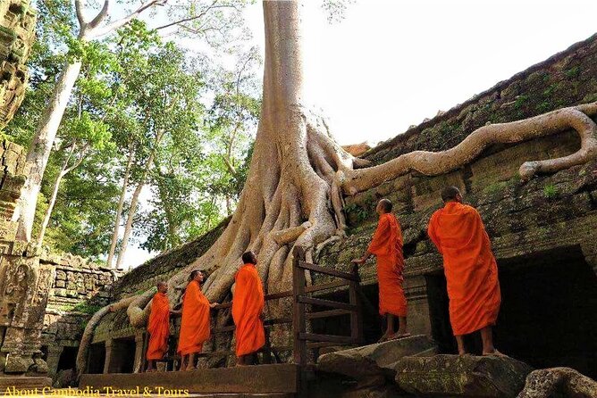 Siem Reap 2 Days Private Tour Angkor Wat and Floating Village - Day two: Tonle Sap shows a different Cambodia