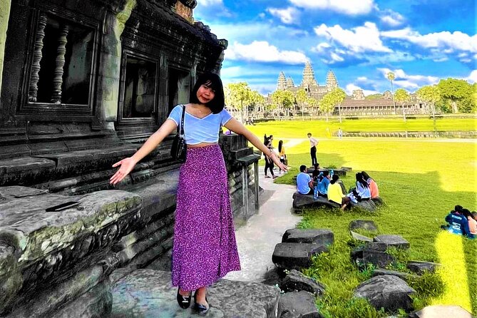 Siem Reap 2 Days Private Tour Angkor Wat and Floating Village - Bayon, Baphuon, and the royal center