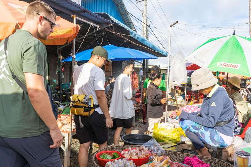 Siem Reap: Afternoon Cooking Class & Village Tour - Walking through a Siem Reap village