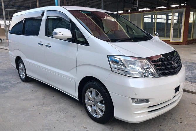 Siem Reap Airport Taxi Transfer - City Center Hotels - Finding your driver at Siem Reap Airport