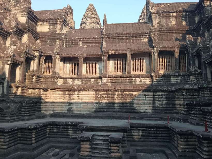 Siem Reap: Angkor Full-Day Group Tour with Japanese Guide - Lunch at Srah Srang and the afternoon at Angkor Wat