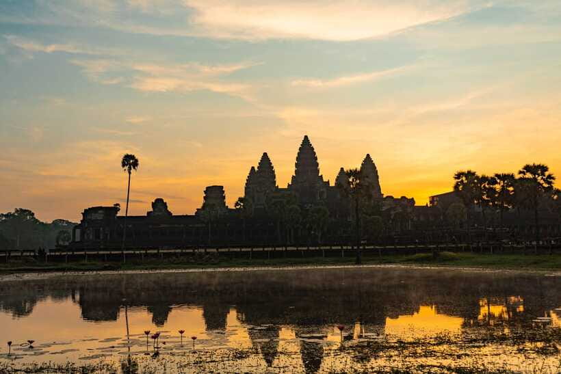Siem Reap: Angkor Sunrise 2 Days Guided Bike Tour - Preah Khan and Ta Prohm on two wheels