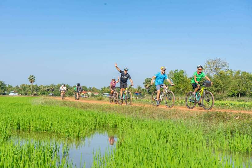 Siem Reap: Angkor Sunrise 2 Days Guided Bike Tour - Cambodian lunch and a useful midday pause