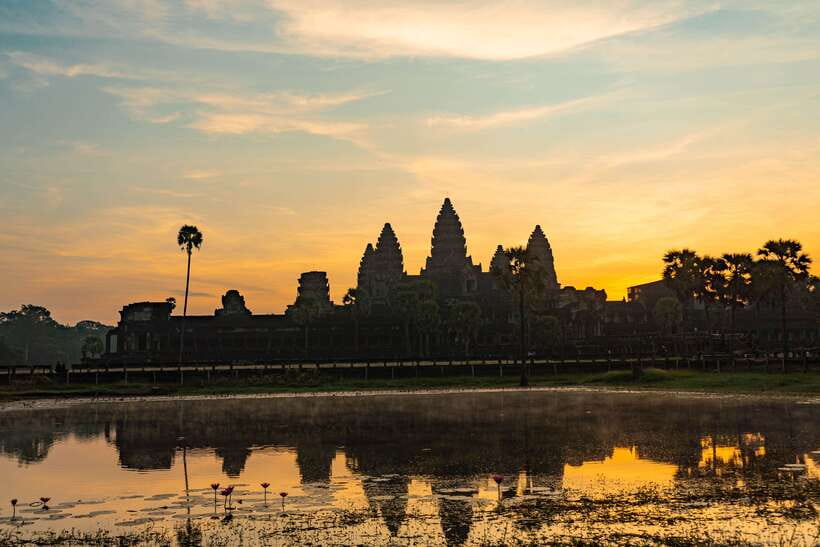 Siem Reap: Angkor Sunrise 2 Days Guided Bike Tour - Breakfast before the jungle trails