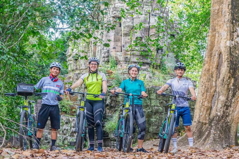 Siem Reap: Angkor Sunset Bike & Boat Tour /E-Bike Available - Who should book this Angkor sunset tour?