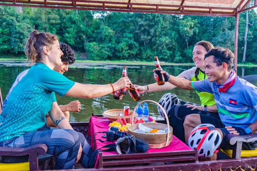 Siem Reap: Angkor Sunset Bike & Boat Tour /E-Bike Available - Rice fields, buffalo, and the quieter side of Siem Reap