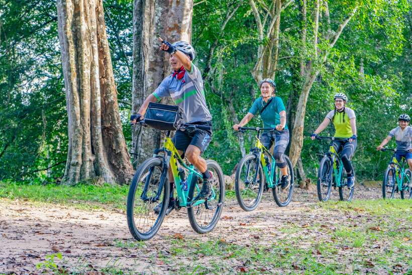 Siem Reap: Angkor Sunset Bike & Boat Tour /E-Bike Available - Guides who shape the experience