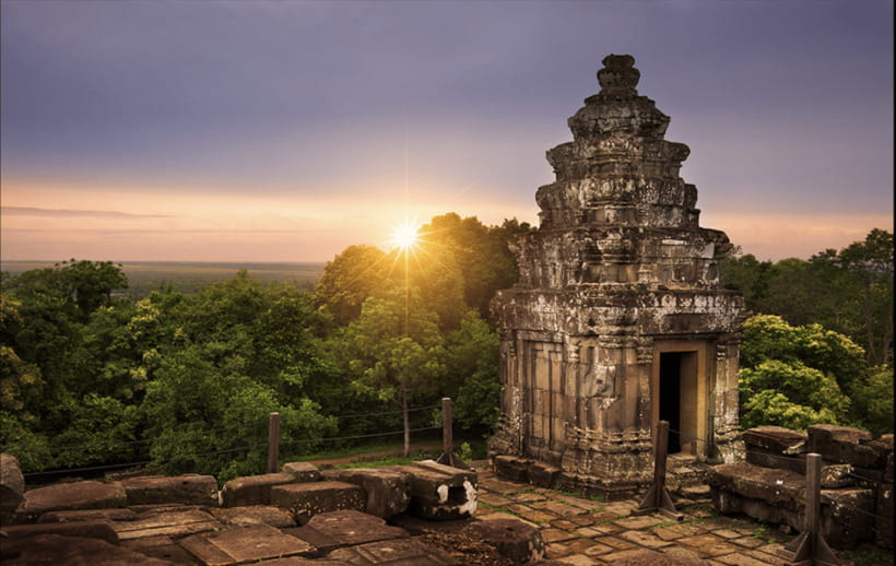 Siem Reap: Angkor Temples Tour - Shared Tours tours guide - Bayon’s carved faces and temple corridors