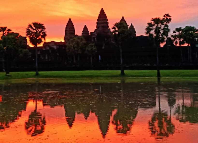 Siem Reap: Angkor Wat 2day Big and Small Circuit Guided Tour - Angkor Wat at sunrise