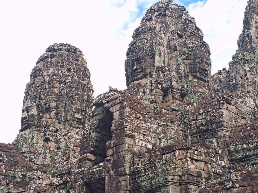 Siem Reap: Angkor Wat, Angkor Thom, and Banteay Srei Tour - Lunch beside Srah Srang