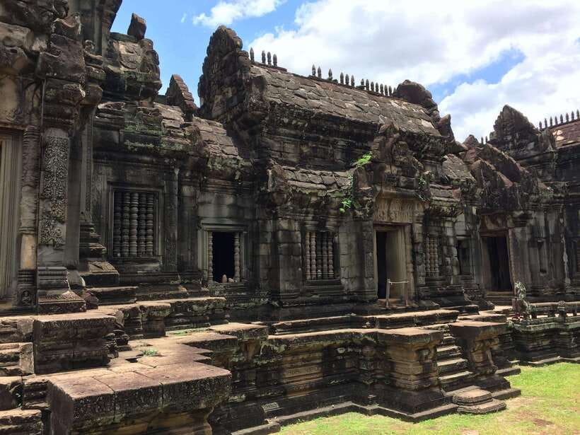 Siem Reap: Angkor Wat, Angkor Thom, and Banteay Srei Tour - What the $155 group price really covers