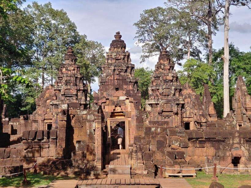 Siem Reap: Angkor Wat, Angkor Thom, and Banteay Srei Tour - Angkor Wat, the essential first stop