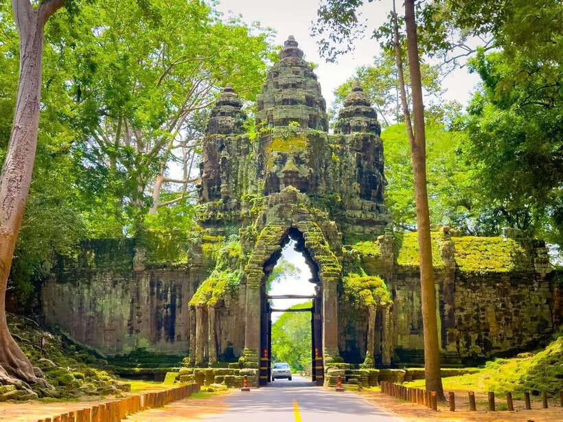 Siem Reap: Angkor Wat, Bayon & Ta Prohm Guided Tour - Three major temples, three different moods