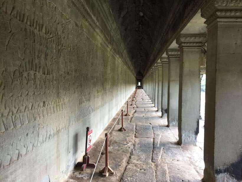 Siem Reap: Angkor Wat Half-Day Trip with Local Guide - The lotus pond and Angkor Wat’s first view