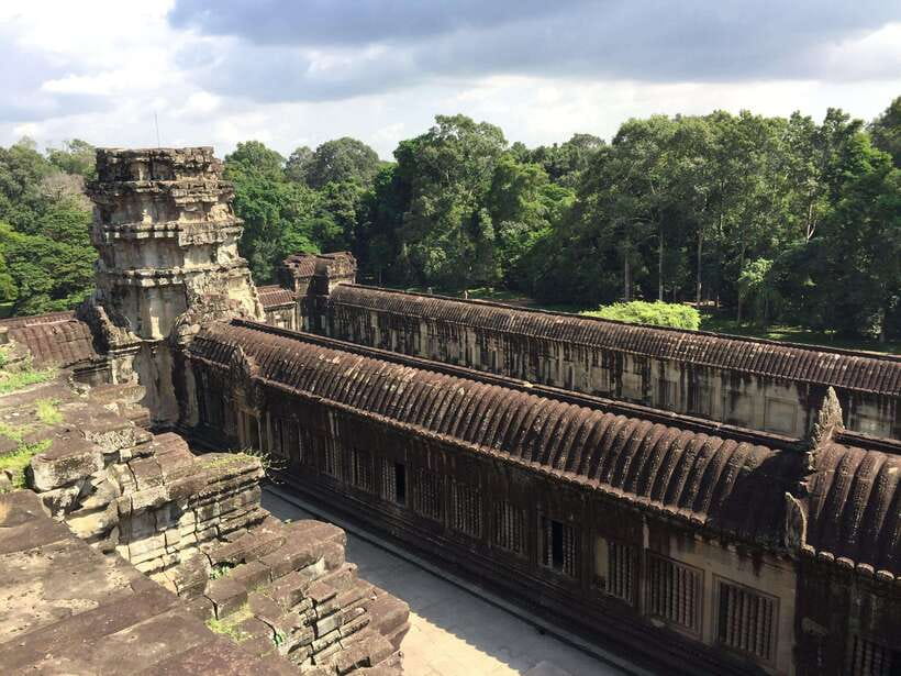 Siem Reap: Angkor Wat Half-Day Trip with Local Guide - What the $100 price really covers