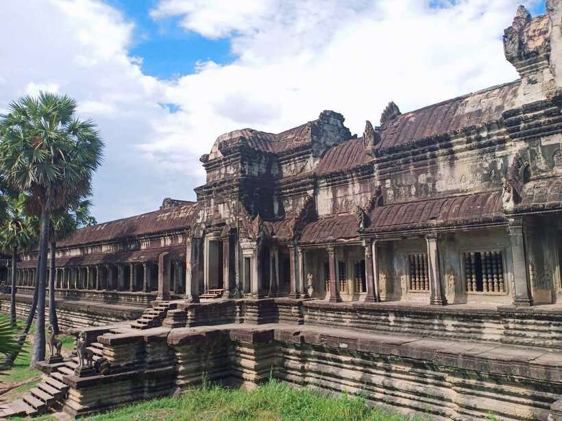 Siem Reap: Angkor Wat Private Tour by Tuk-Tuk - Bayon’s stone faces