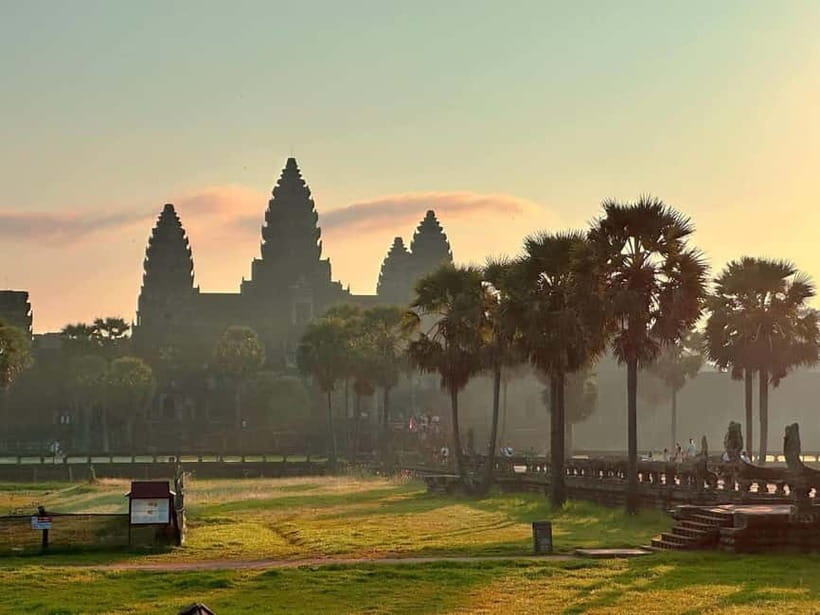 Siem Reap: Angkor Wat Private Tour with Sunrise - Sunrise at Angkor Wat is worth the alarm