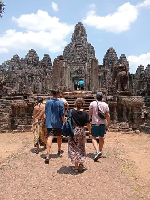 Siem Reap: Angkor Wat Small-Group Day Tour - Lunch near Srah Srang, with time to reset