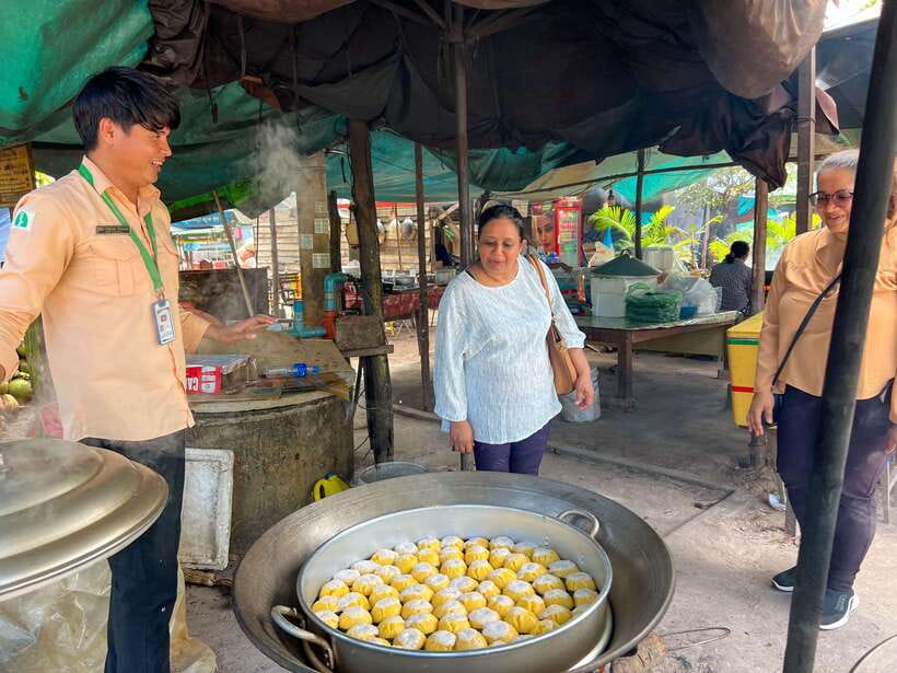 Siem Reap: Angkor Wat Small-Group Day Tour and Sunset - Phnom Bakheng sunset