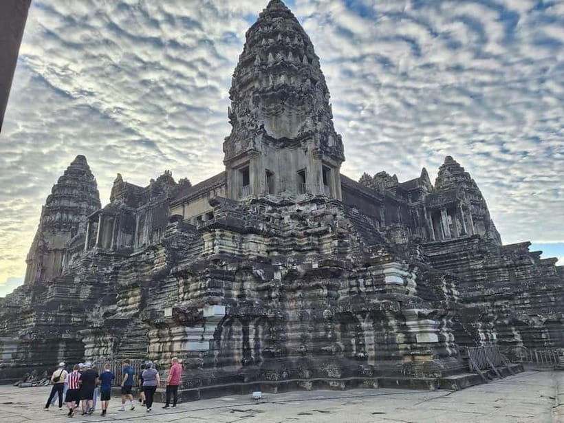 Siem Reap: Angkor Wat Small-Group Day Tour - Ta Prohm and the power of tree roots