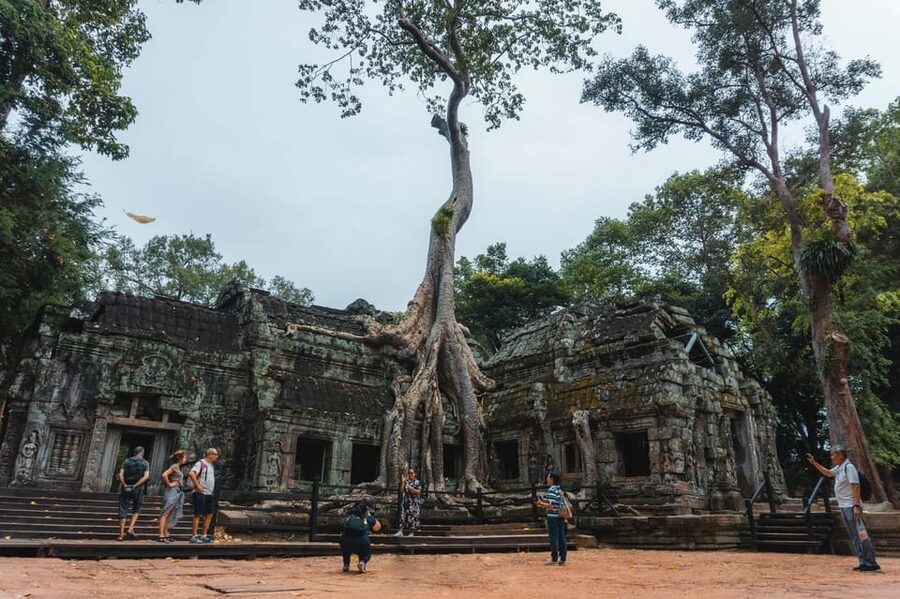 Siem Reap: Angkor Wat Small-Group Full Day Tour and Sunset - A Cambodian lunch and palm sugar in Phum Preah Dak