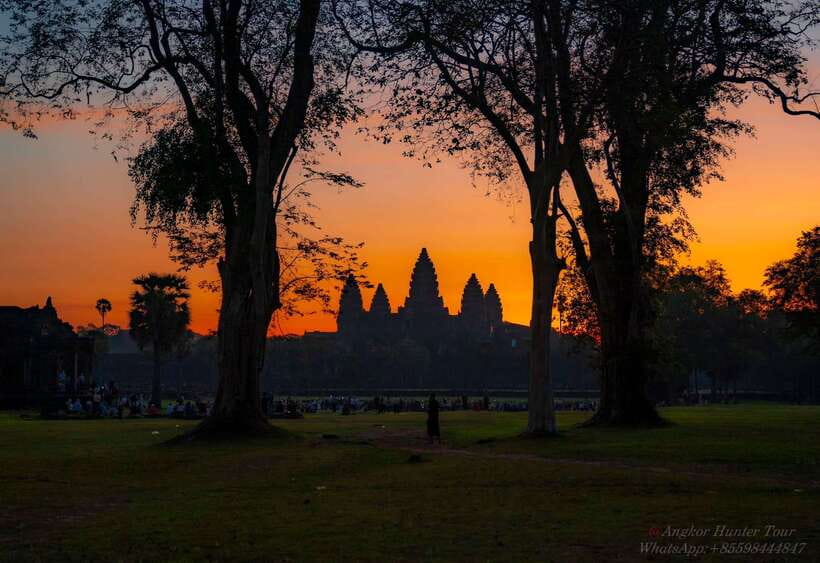 Siem Reap: Angkor Wat: Small-Group Sunrise Tour - Breakfast beside Srah Srang