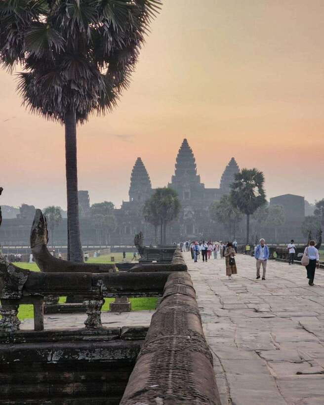 Siem Reap: Angkor Wat Small Group Tour with Spanish Guide - Sunrise starts at 5:00 AM, but changes the shape of the day