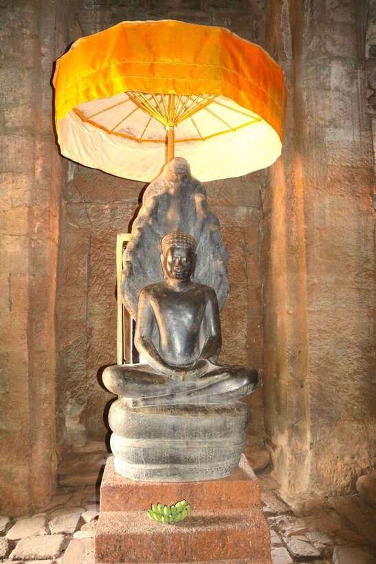 Siem Reap: Angkor Wat: Small-Group with Sunset Tour - Angkor Thom and Bayon: faces at the heart of the old city