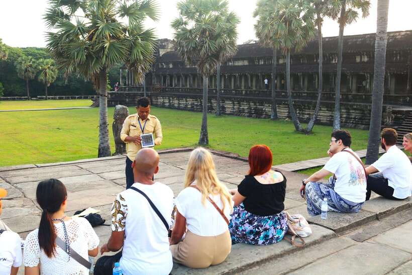 Siem Reap: Angkor Wat: Small-Group with Sunset Tour - Phnom Bakheng and the sunset question