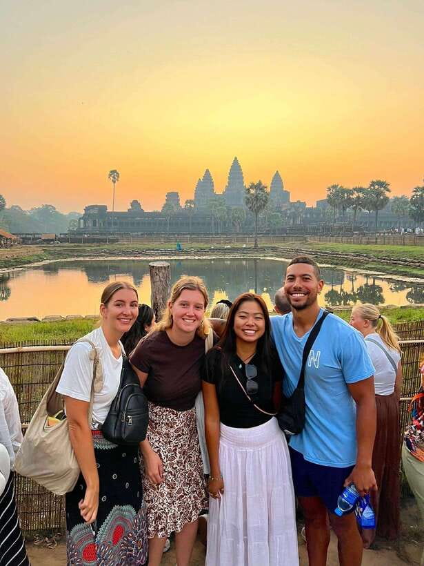 Siem Reap: Angkor Wat Sunrise and Full-Day Sightseeing Tour - Who should book this day tour