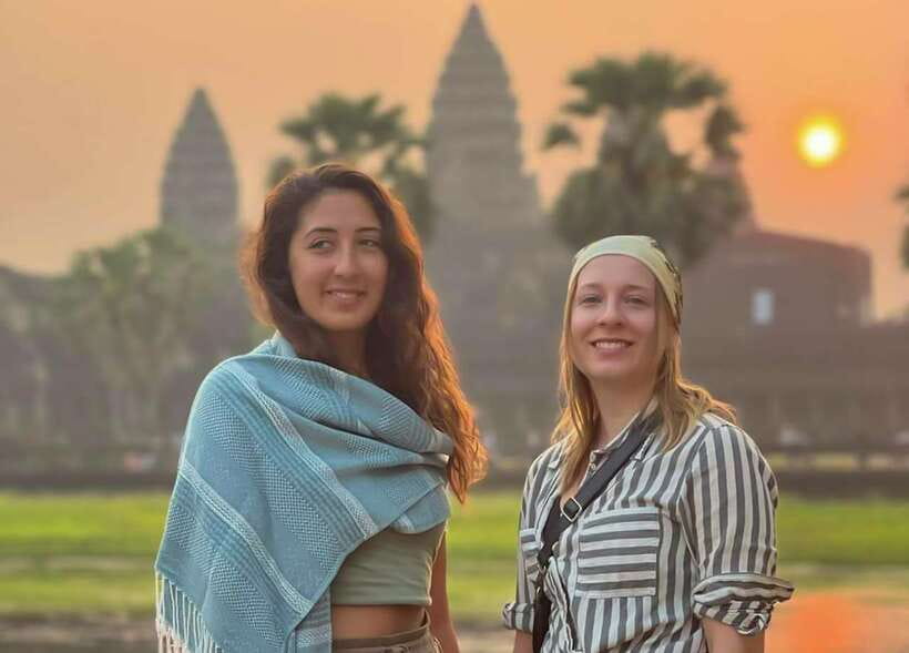 Siem Reap: Angkor Wat Sunrise and Full-Day Sightseeing Tour - South Gate and the stone causeway