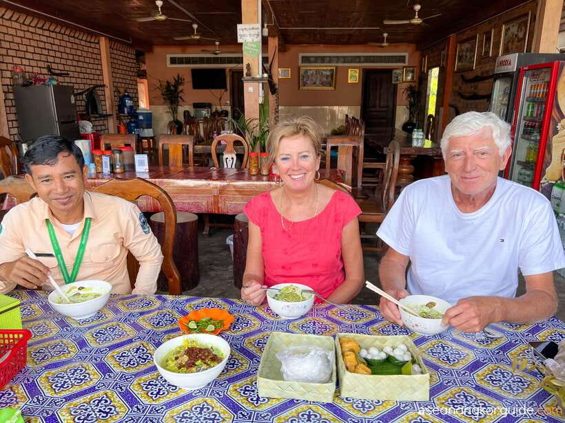 Siem Reap: Angkor Wat Sunrise and Market Tour by Jeep - Guide service, photographs, and comfort