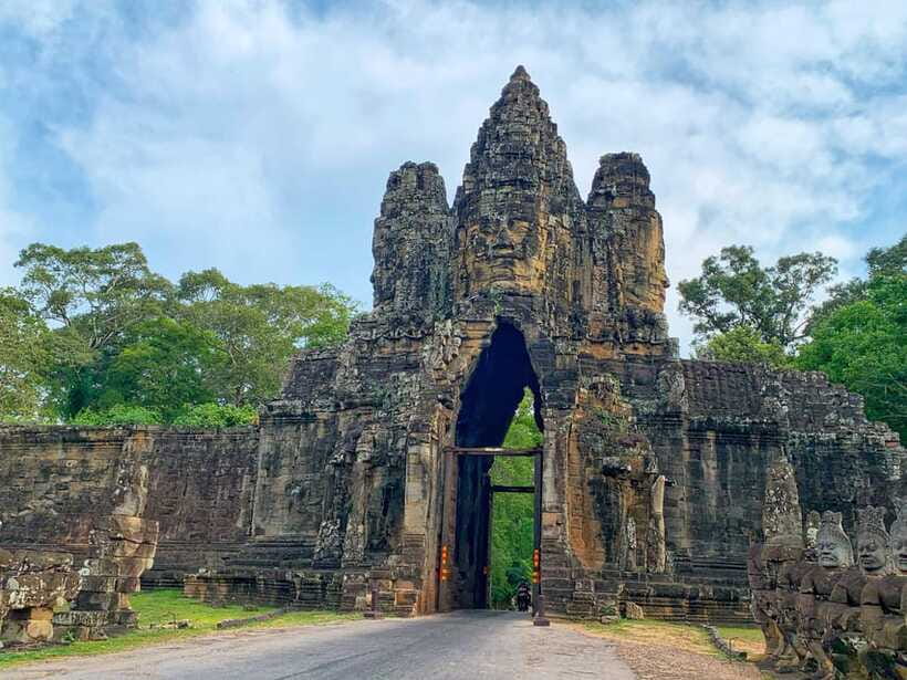Siem Reap: Angkor Wat Sunrise for Group or Private Tours - The Southern Gate adds a short but useful stop