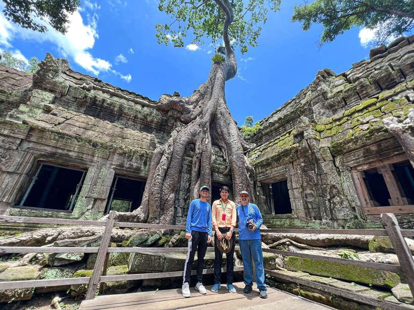 Siem Reap: Angkor Wat Sunrise Tour via Tuk Tuk & Breakfast - Leaving Siem Reap before dawn