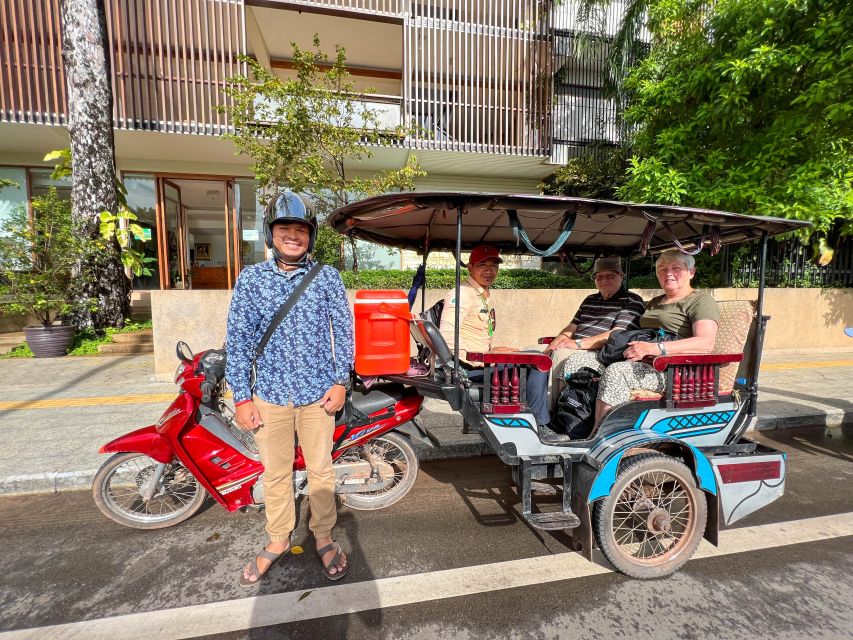 Siem Reap: Angkor Wat Sunrise Tour via Tuk Tuk & Breakfast - Bayon’s smiling stone faces