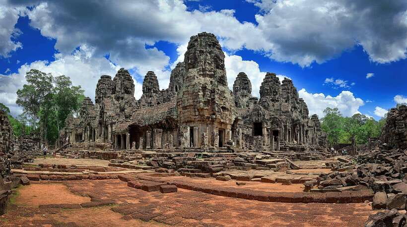 Siem Reap: Angkor Wat Sunrise Tour With Small Group - Banteay Kdei brings a quieter change of pace