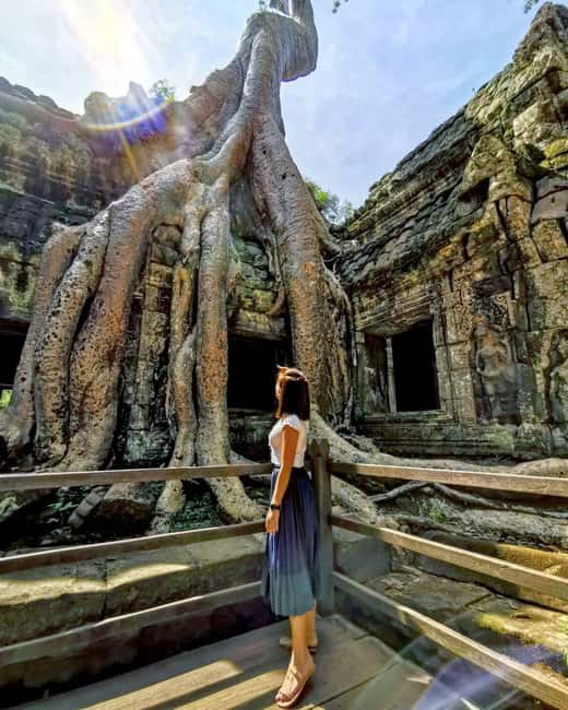 Siem Reap: Angkor Wat Sunrise Tour with Spanish Guide - Angkor Thom and the royal city gates