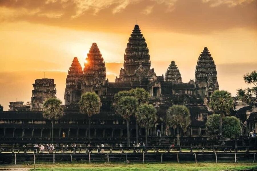 Siem Reap: Angkor Wat Sunrise Tour with Spanish Guide - Transport, group size, and the real cost