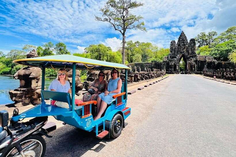 Siem Reap: Angkor Wat Tour Explore The Most Iconic Temples - Angkor Wat at sunrise and inside the galleries