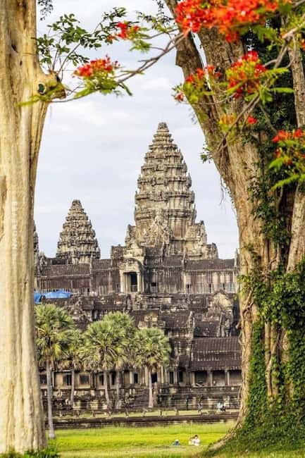 Siem Reap: Angkor Wat Tour with Italian-Speaking Guide - Lunch beside Srah Srang