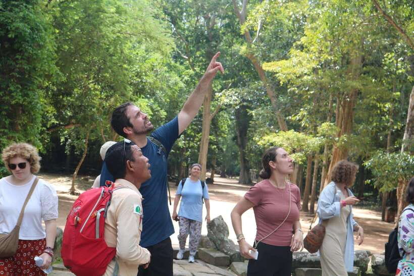 Siem Reap: Angkor Wat with German or English Guided Tour - What the guides add to the day