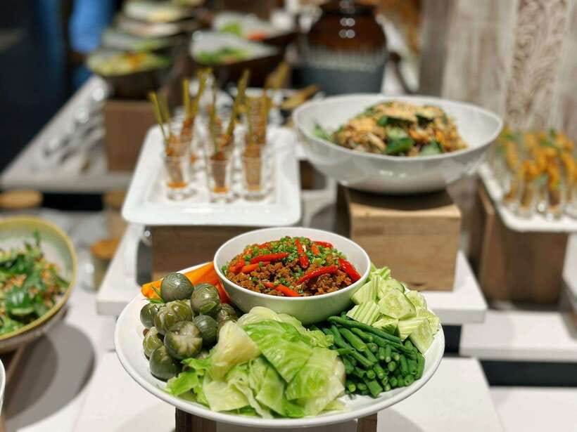 Siem Reap: Apsara Dance Show and Dinner with Hotel Pickup - Reading the stories in the dancers’ hands