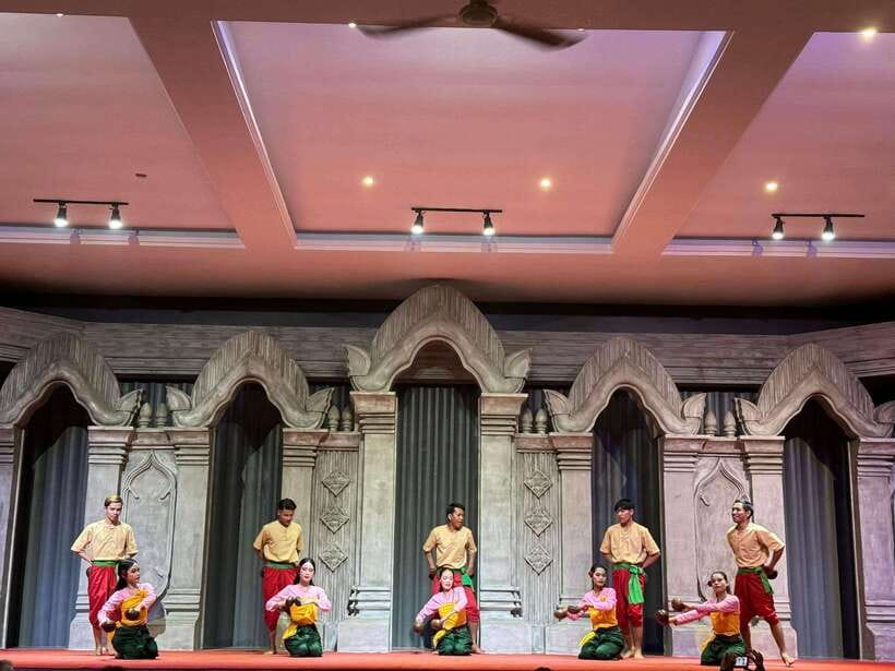 Siem Reap: Apsara Show Including Dinner & Hotel Pickup - Why Apsara dance makes a good first Cambodian evening