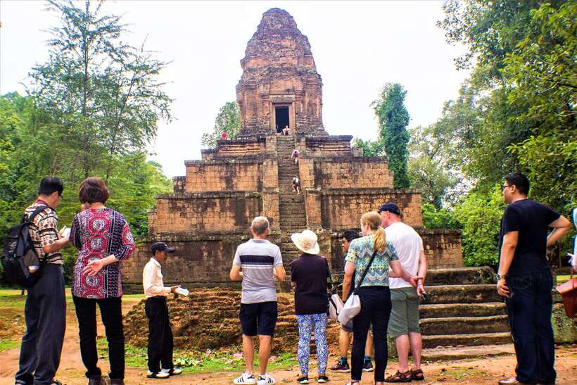 Siem Reap: Banteay Srei and Grand Circuit Heritage Tour - Heat, clothing, and the amount of walking