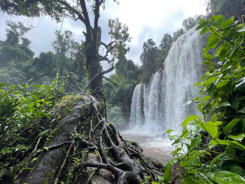 Siem Reap: Beng Mealea, Banteay Srei & Kulen Waterfall Trip - Phnom Kulen: Buddha, carvings, and a mountain pause