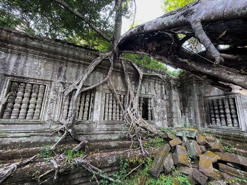Siem Reap: Beng Mealea, Banteay Srei & Kulen Waterfall Trip - Lunch near Banteay Srei