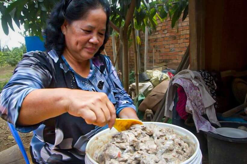 Siem Reap: Cambodia local street foods and local guide - What your guide adds to the meal