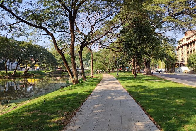 Siem Reap City Walking Tour - Pub Street by day, with advice for the evening