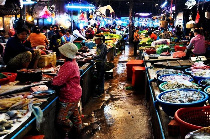 Siem Reap City Walking Tour - Made in Cambodia Market and local craft buying